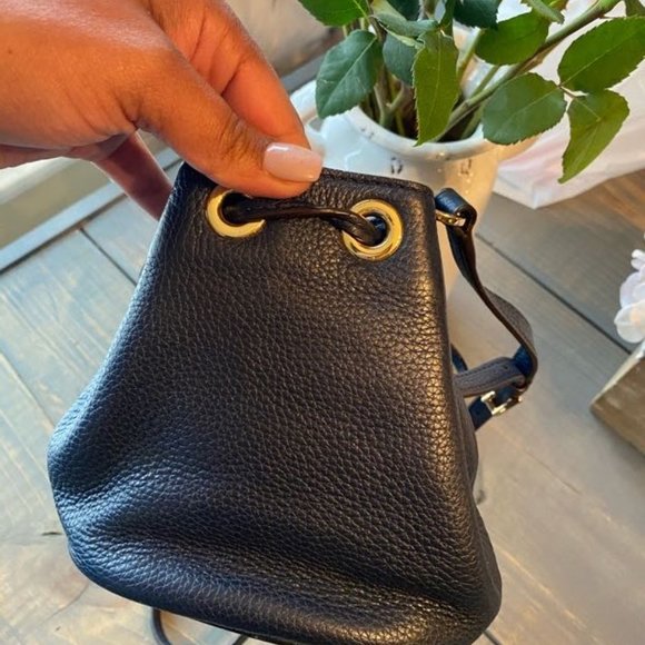 Michael Kors- small bucket bag - Picture 4 of 13